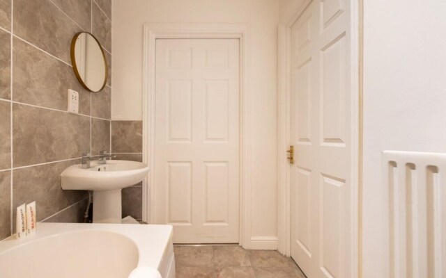 The Peckham Sanctuary - Snazzy 3bdr House With Patio