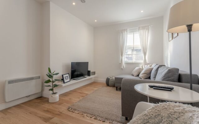 Bright 1 Bedroom Apartment in Wimbledon Park