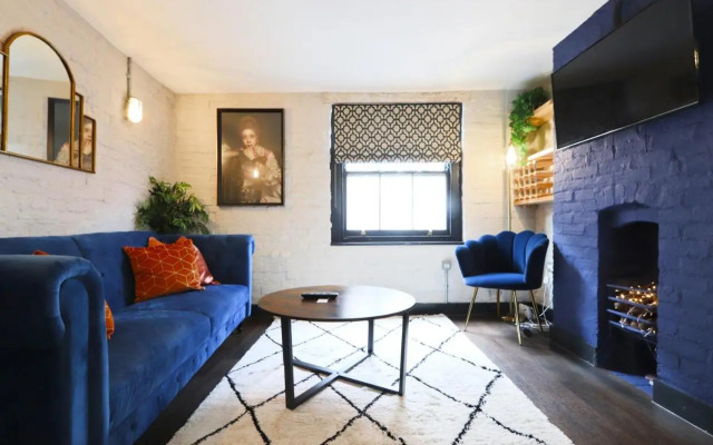 Quirky and Cool Christmas Steps 2 bed