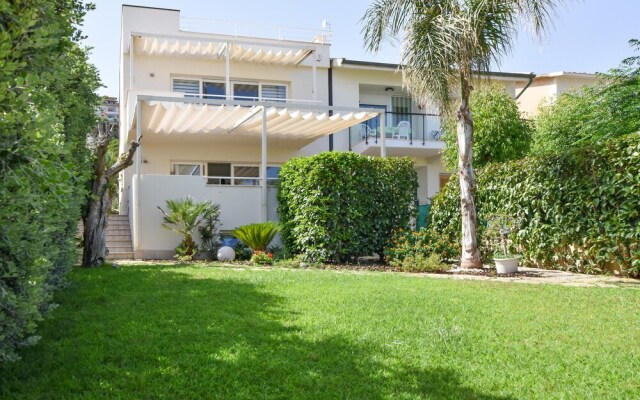 Beautiful Home in Alcamo With 4 Bedrooms, Jacuzzi and Wifi