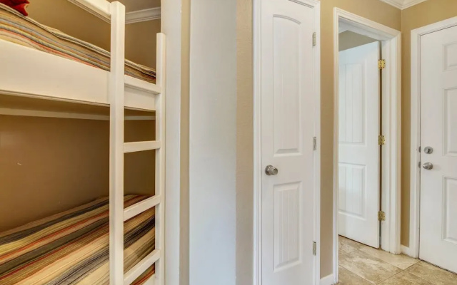 Seascape 2207 1 Bedroom Apts by RedAwning