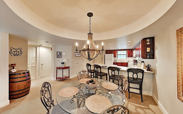 210roarh 2 Bedroom Condo