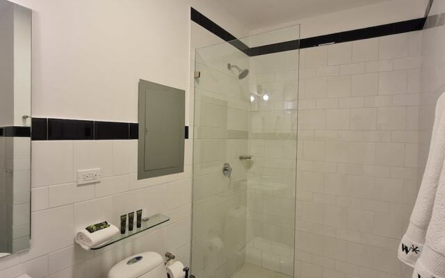 w Outstanding 1BR in Santa Ana