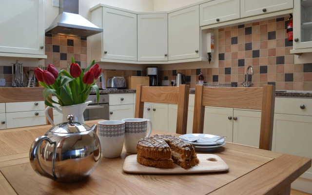 Nant yr Onnen B&B and Ysgubor Holiday Cottage