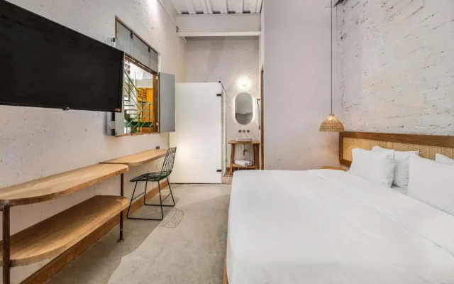 Botánica Casa Hotel Manila by HOUSY