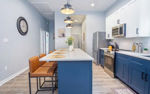 Experience Convenience w/ 4br/3ba Near Alamodome