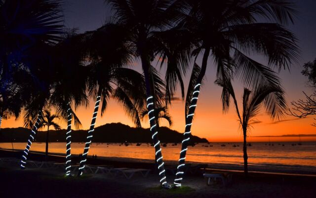 Café de Playa Beach Front Hotel