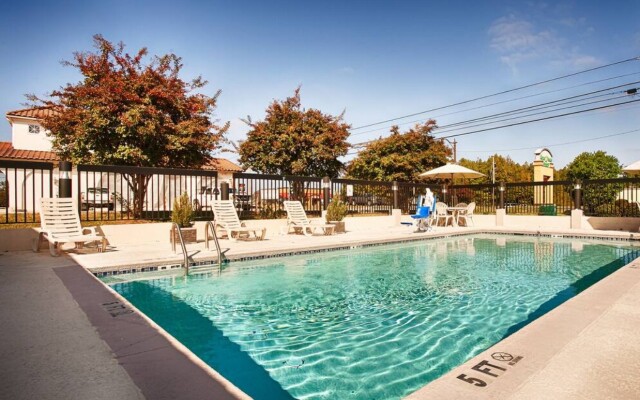 Americas Best Value Inn & Suites Bastrop