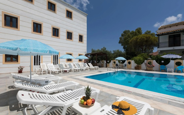 Lefkimi Hotel