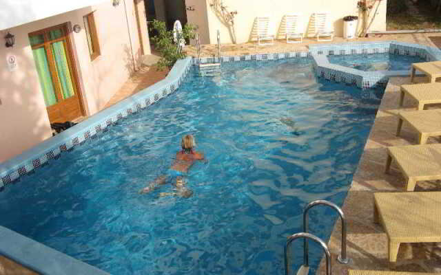 Romantica Hotel Apartments