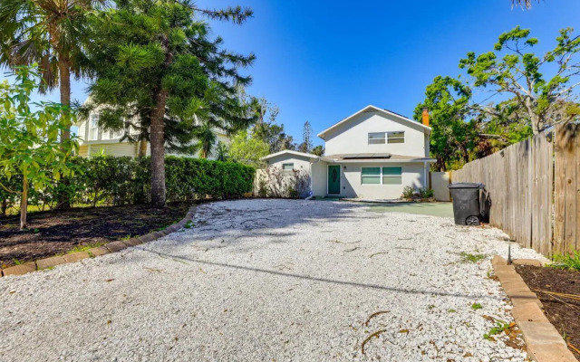 Saltwater Pool & Putting Green: Bradenton Oasis