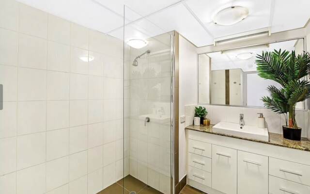 Heart of Surfers Paradise, 2BR Apt