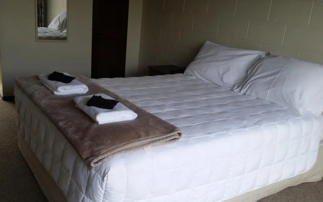 Fountain Court Motel
