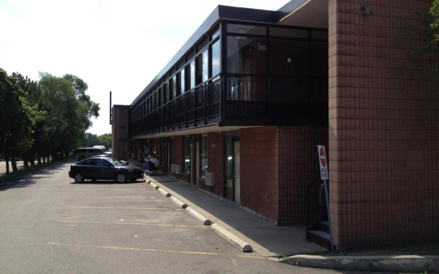 Mississauga Gate Inn