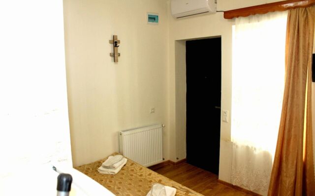 Old Avlabari Rooms