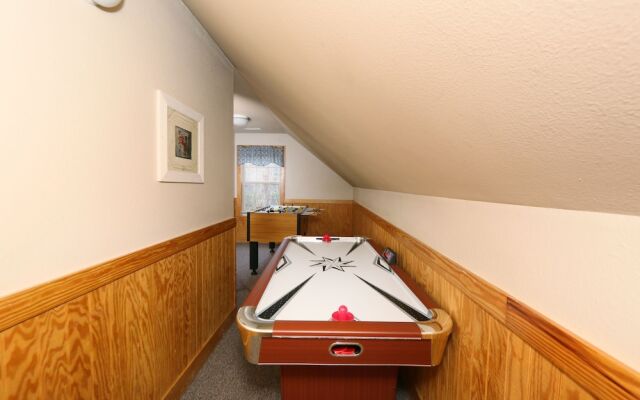 Cedar Falls 8 - Three Bedroom Chalet