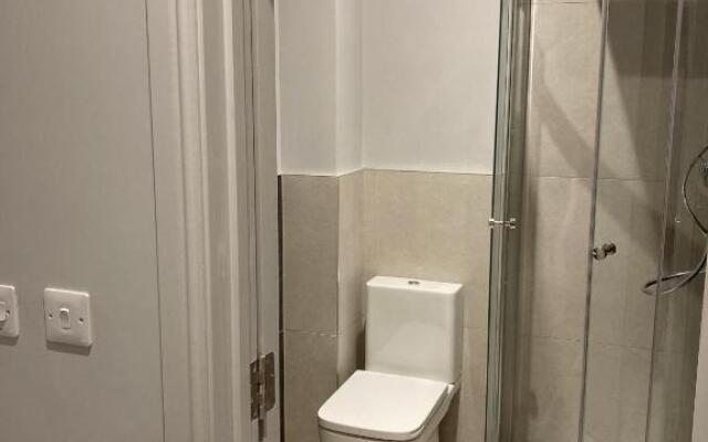 18/20 Cellar Bar, Dining & Rooms