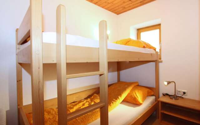 Cozy Apartment in Zell am Ziller Balcony