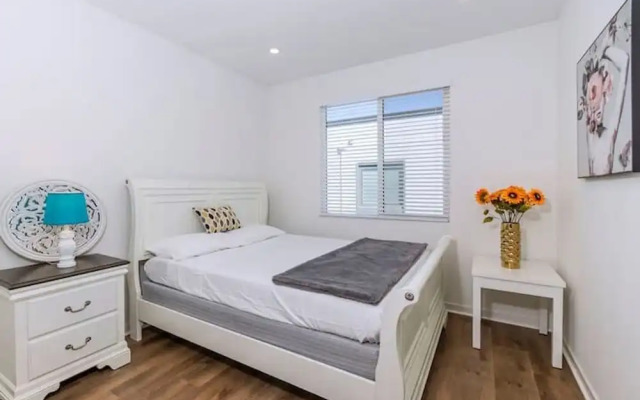 Private Room With Shared Bathroom