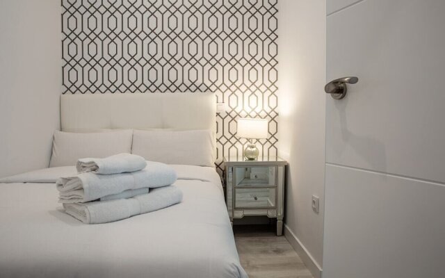 Modern 3 Bdr 2 Bath in La Latina, Near Metro