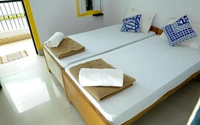 HosteLaVie Varanasi