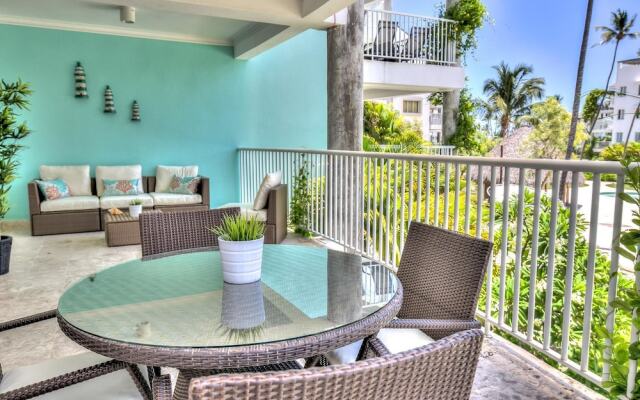 Unique Apartment With Pool View and few Steps Away From The Beach