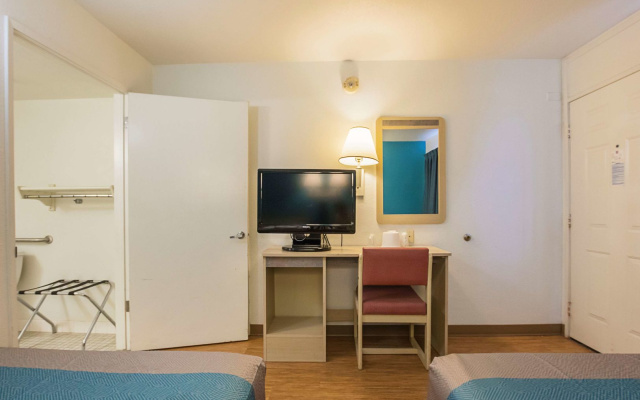 Motel 6 Rochester, MN