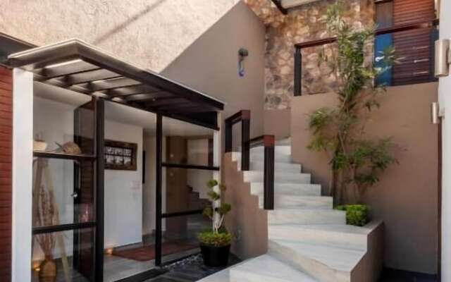 Casa Azul Lakeview Terrace Retreat in Avándaro