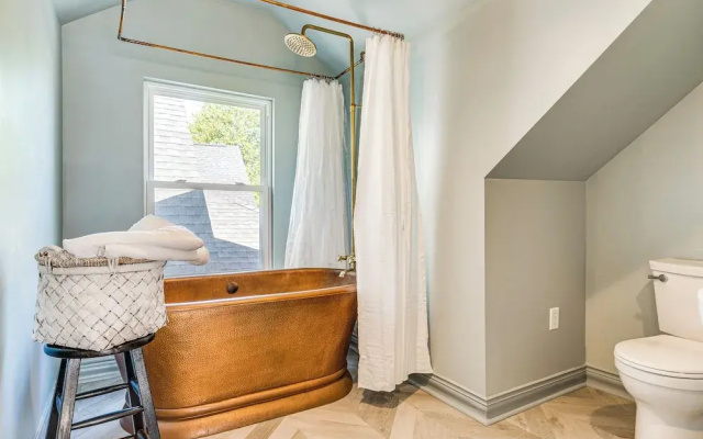 Cozy Indianapolis Vacation Rental w/ Micro Farm!