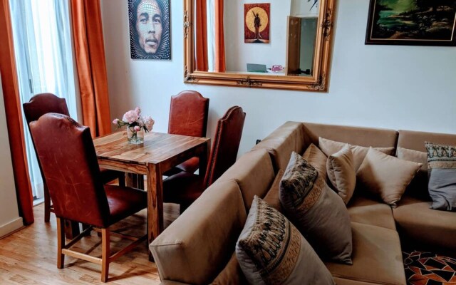 2 Bedroom North Kensington Apartment With Courtyard