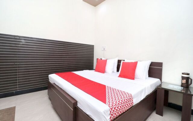 OYO 14860 Hotel Silver Star