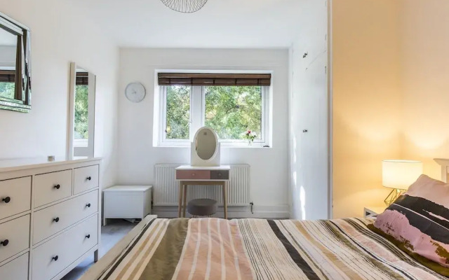 Recently Renovated 2BR Flat in South East London
