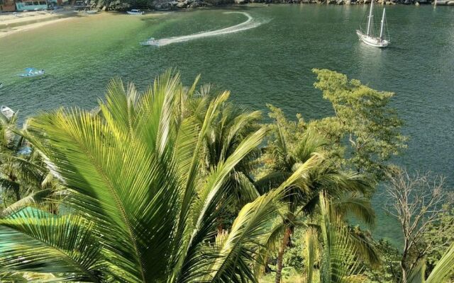 Elegant Suite With Beach View
