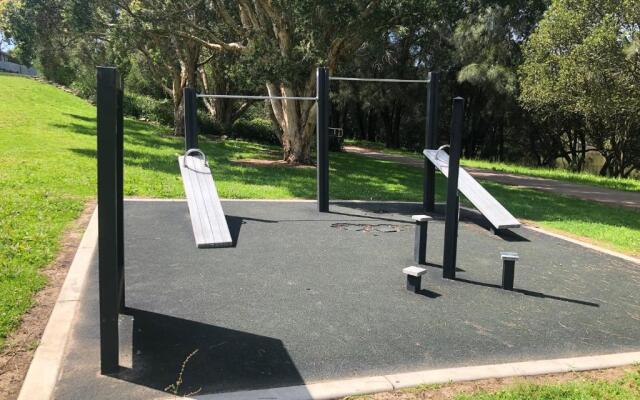 Guesthouse with Pool & BBQ - 10 kms from CBD