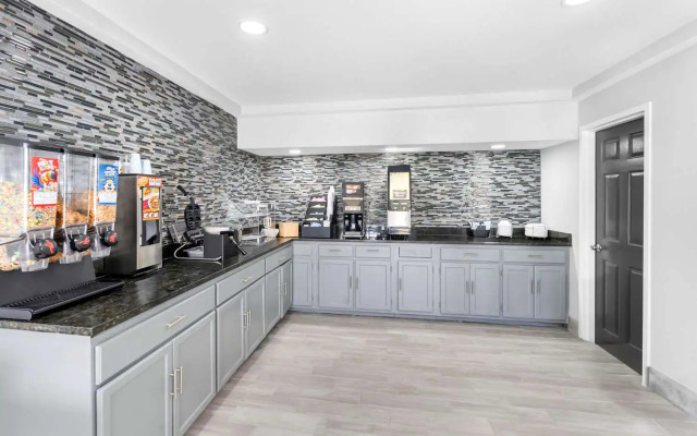 Econo Lodge Inn & Suites Ocean Springs - Biloxi