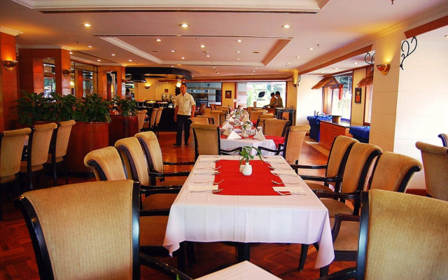 Surabaya Suites Hotel Powered by Archipelago