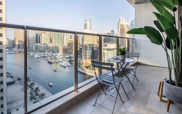 Modern & Classy 1BR Overlooking Marina!