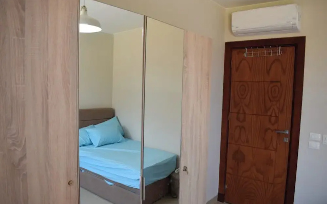 Whispering Waters, Two Bedroom With a Garden, Azha