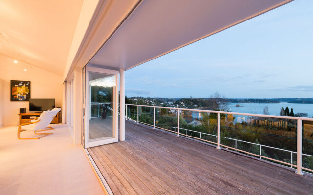 Russell View Apartments