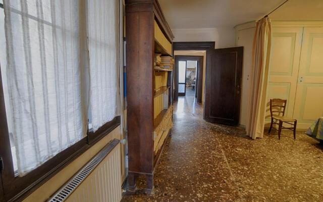 Vintage Venice Apartment