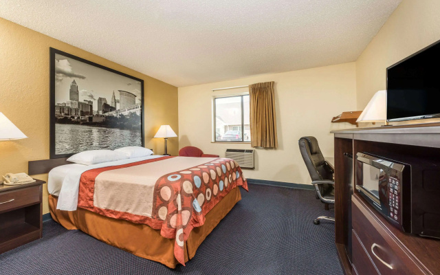 Super 8 by Wyndham Franklin/Middletown Area