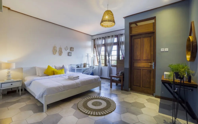 Interconnection Hostel