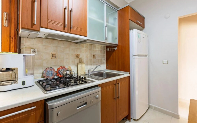 Authentic Central Flat With Bay Window in Besiktas