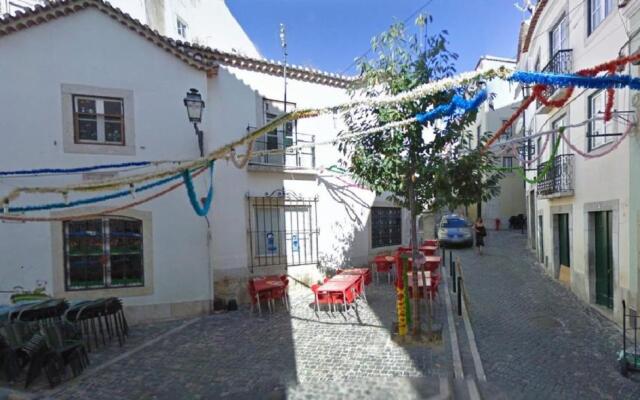 Best Terrace River View Apt in Alfama