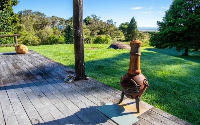 Golden Paradise - Rangihaeata Holiday Home