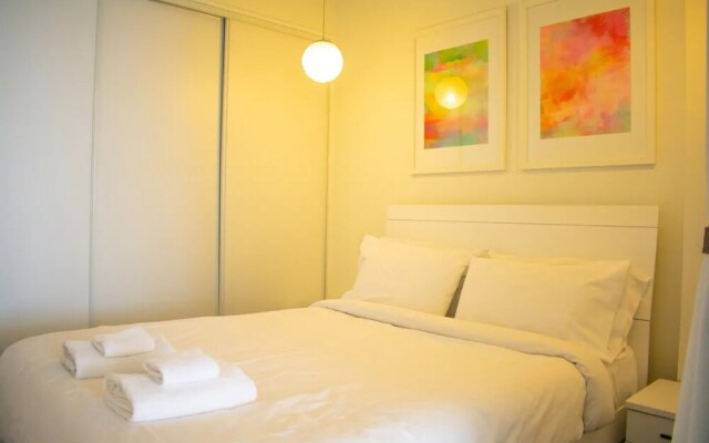 Light-filled 2 Bedroom Abode in Heart of the City