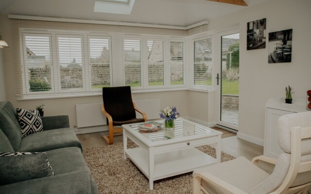 Remarkable 3-bed House in Easton-on-the-hill