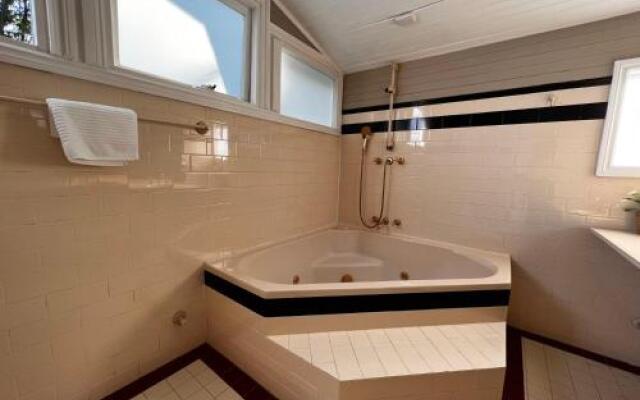 Quality Inn St. Mounts