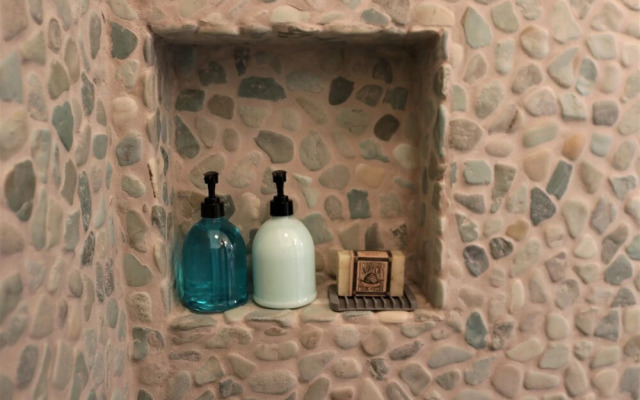 River Stone Inn & Gallery