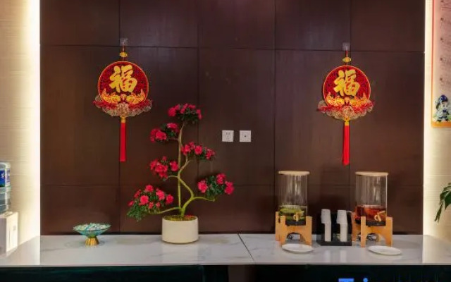 Marvelous Land Hotel